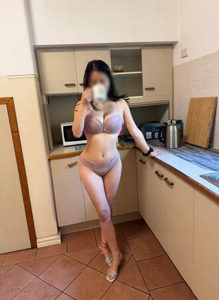 Coffee standing in a soft pink set